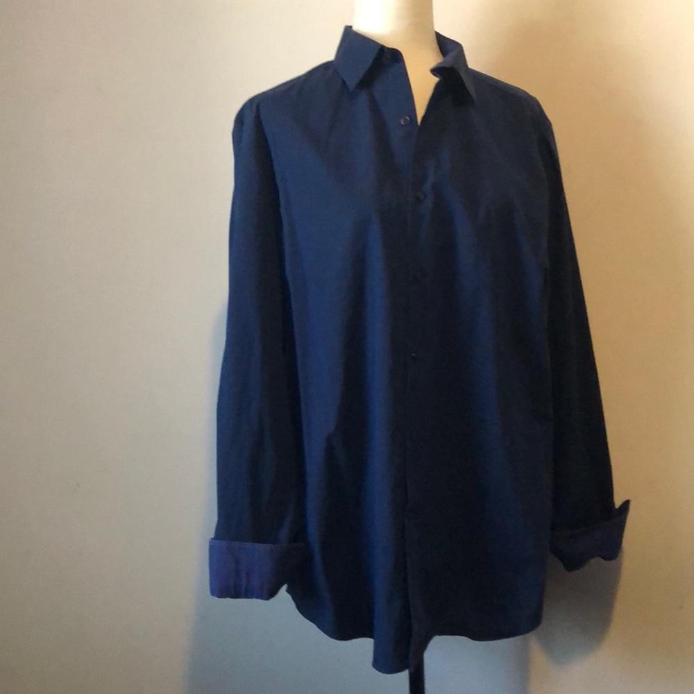 Perry Ellis Men’s shirt with sturdy collar